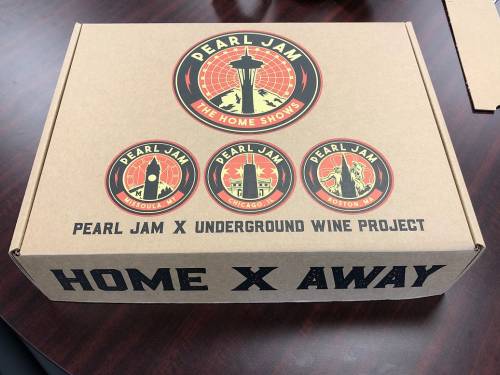novost rasprodato vino sa potpisom benda pearl jam vinski magazin vino fino