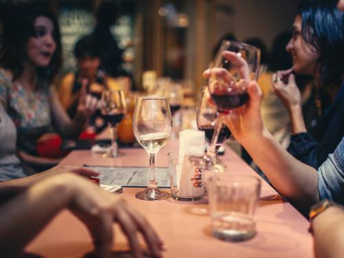 novost vino u srbiji najradije piju žene i obrazovane osobe vinski magazin vino fino